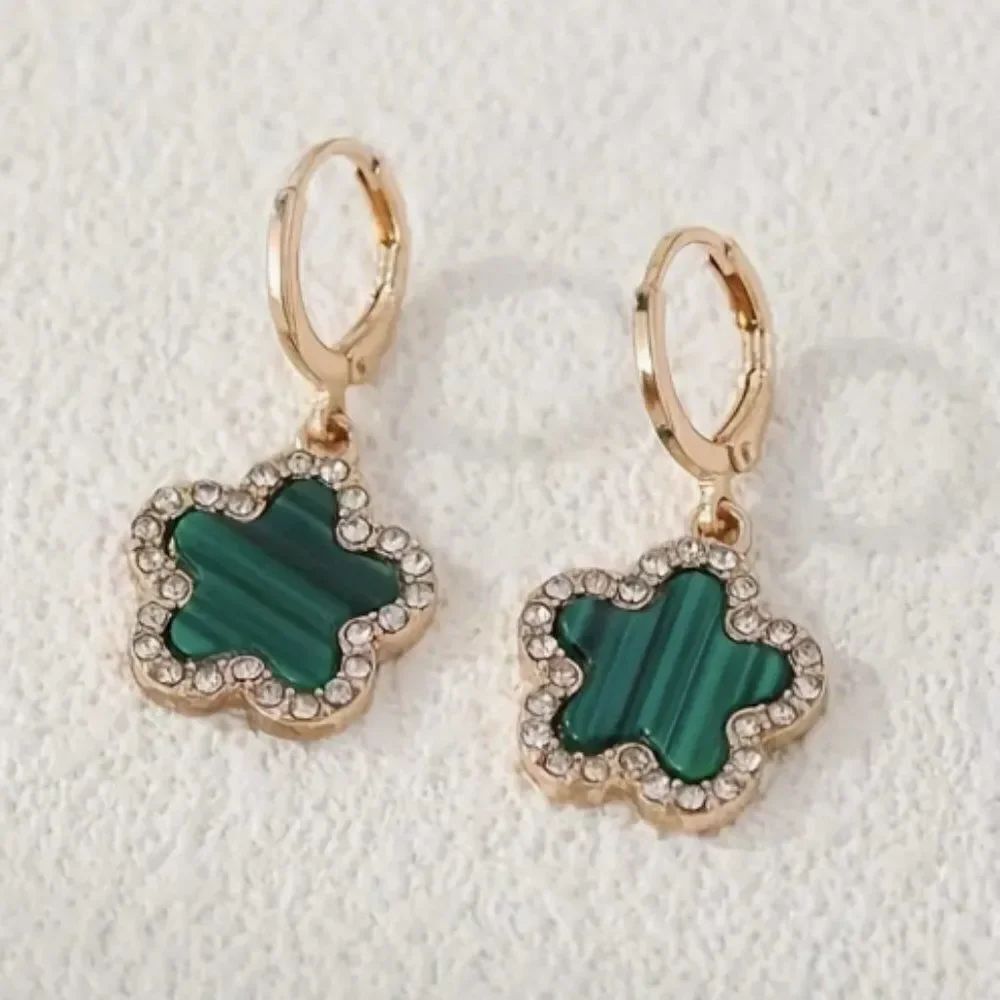 🔅🆕🔅 Elegant Chic Classy GREEN Gold Clover Flower Dangle Earrings🔅